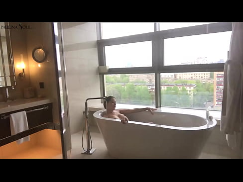 ❤️ ʻO ka pēpē nui e hoʻopaneʻe ana i kāna pussy i loko o ka lumi lua Fuck video ma haw.teatroporno.ru ️❤
